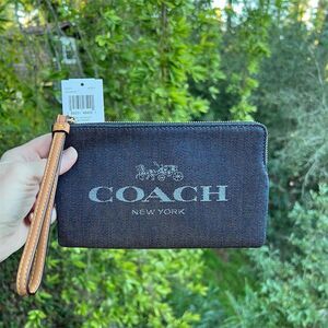 COACH Women's Large Corner Zip Phone Wallet Wristlet Denim Clutch Bag NWT